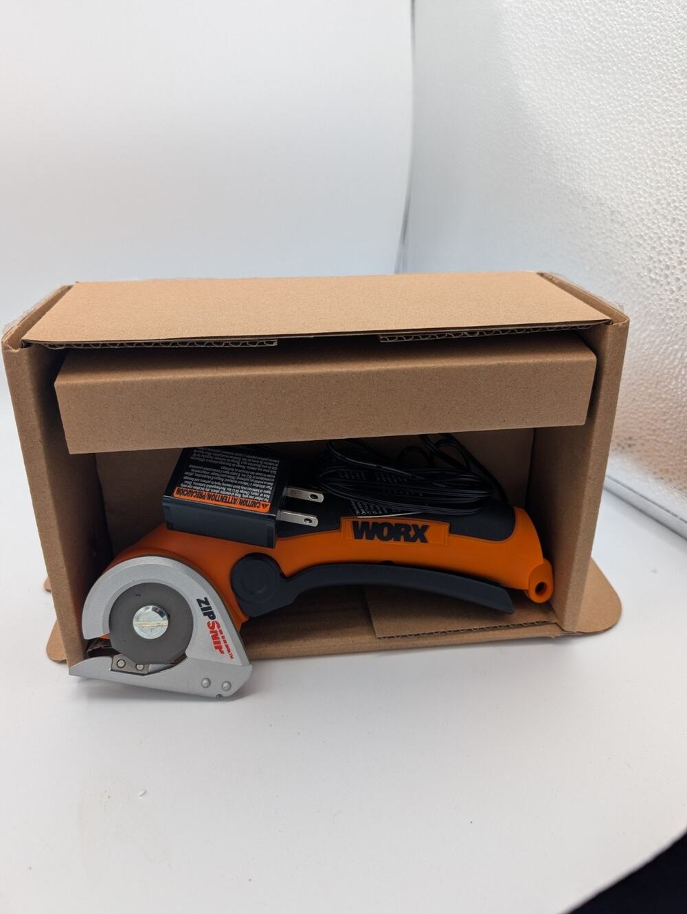 Worx Zip Snip Cordless Rotary Blade Cutter 4 Volt With Charger. WX08IL NEW